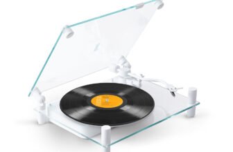 Clear Turntable: Minimalist Design Meets Chopping-Edge Audio