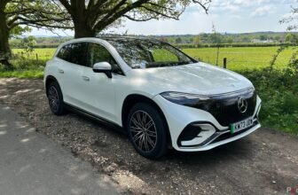 The Mercedes-Benz EQS 450 4MATIC assessment: Huge however snug