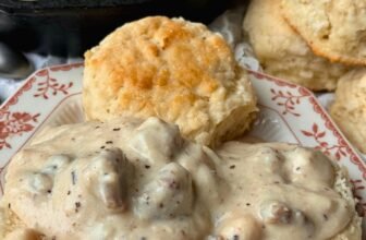 SAUSAGE GRAVY – The Southern Girl Cooks