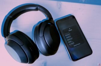 Find out how to join your Sony headphones to an iPhone