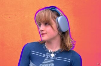 On-ear headphones vs. Over-ear headphones: Which sounds higher?