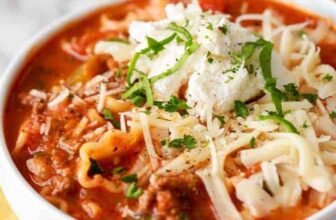 CrockPot Lasagna Soup {Tacky & Scrumptious}