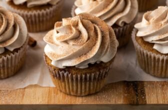 Snickerdoodle Cupcakes | Cookies and Cups